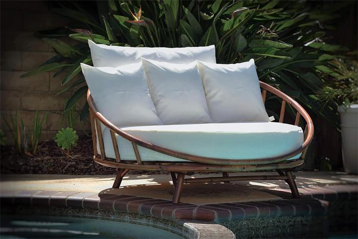 Round Daybed
